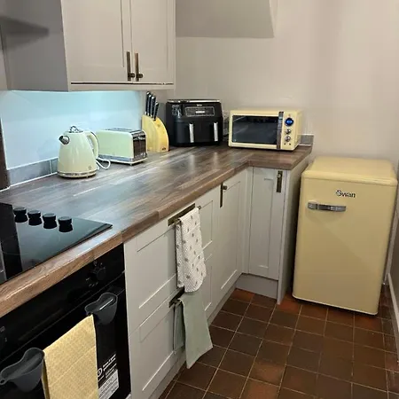 Bewdley River Cottage - Free Private Gated Parking For 2 Cars - River Front Location Exterior photo