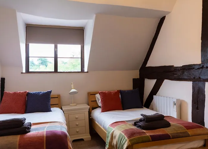 Bewdley River Cottage - Free Private Gated Parking For 2 Cars - River Front Location