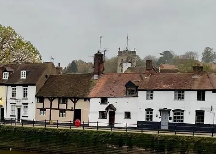 Bewdley River Cottage - Free Private Gated Parking For 2 Cars - River Front Location