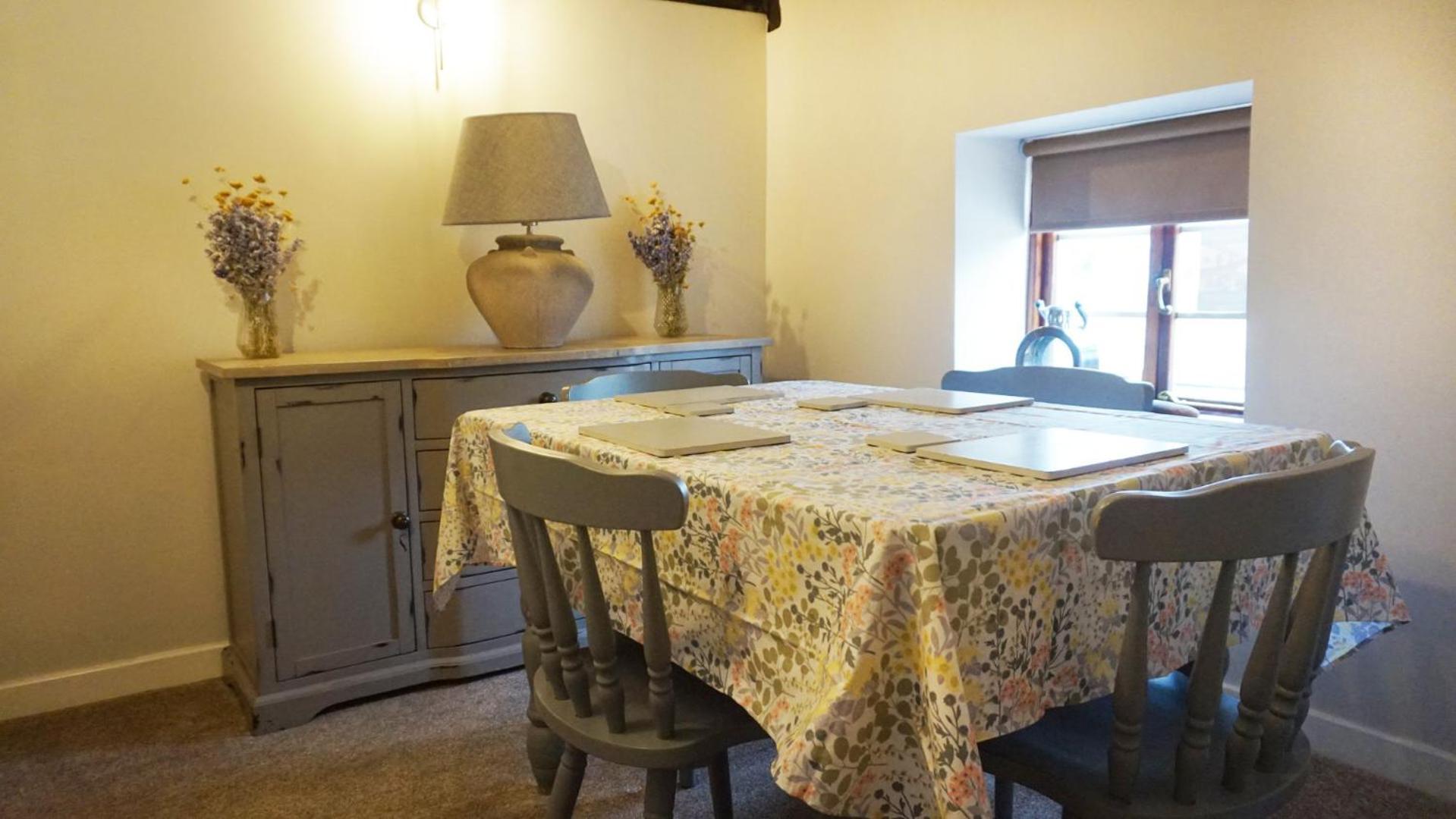 Holiday home River - Free Private Gated Parking For 2 Cars - River Front Location Bewdley