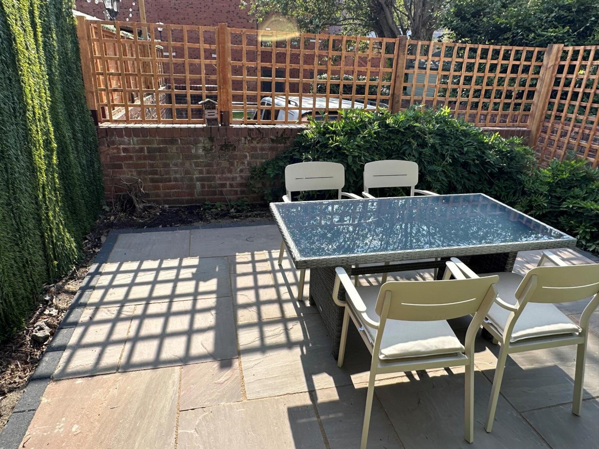River - Free Private Gated Parking For 2 Cars - River Front Location Holiday home Bewdley