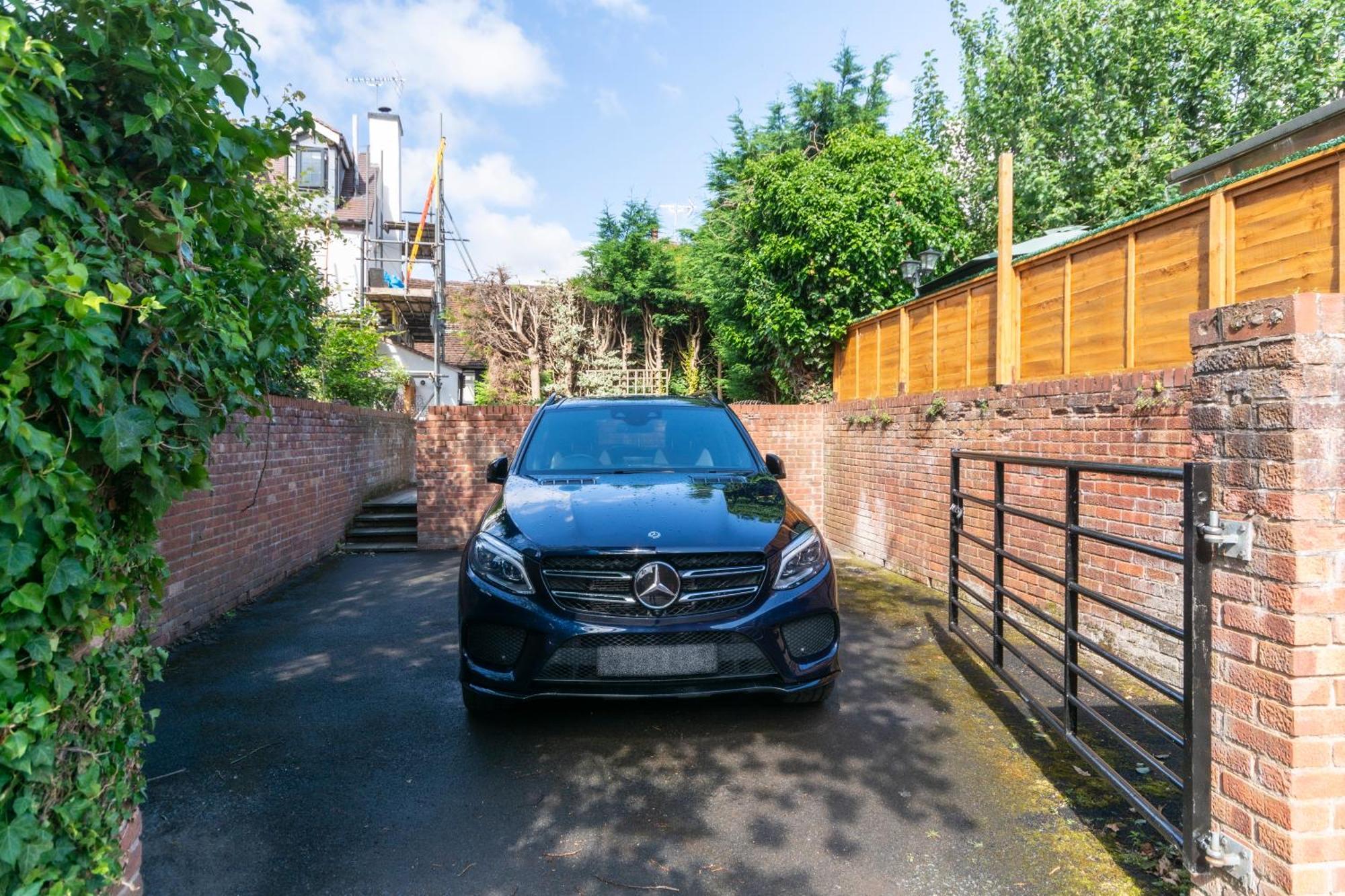 River - Free Private Gated Parking For 2 Cars - River Front Location * Bewdley