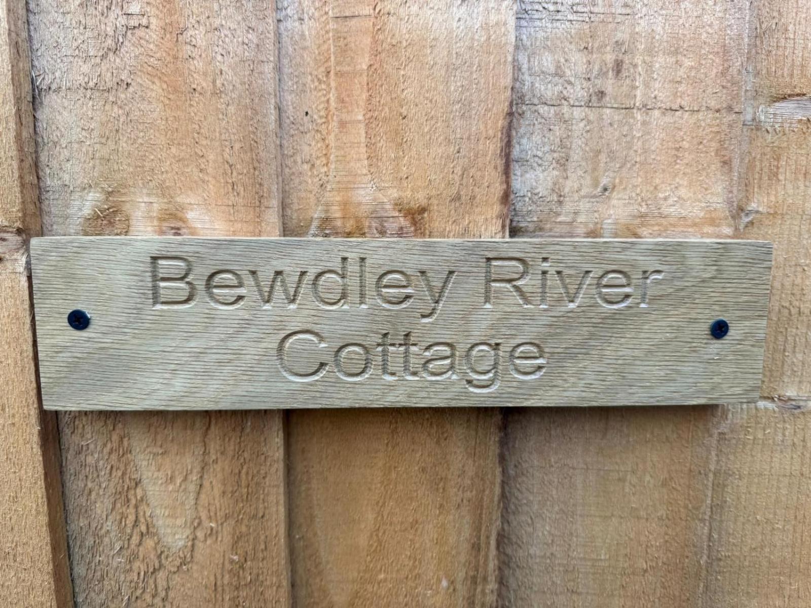 River - Free Private Gated Parking For 2 Cars - River Front Location Holiday home