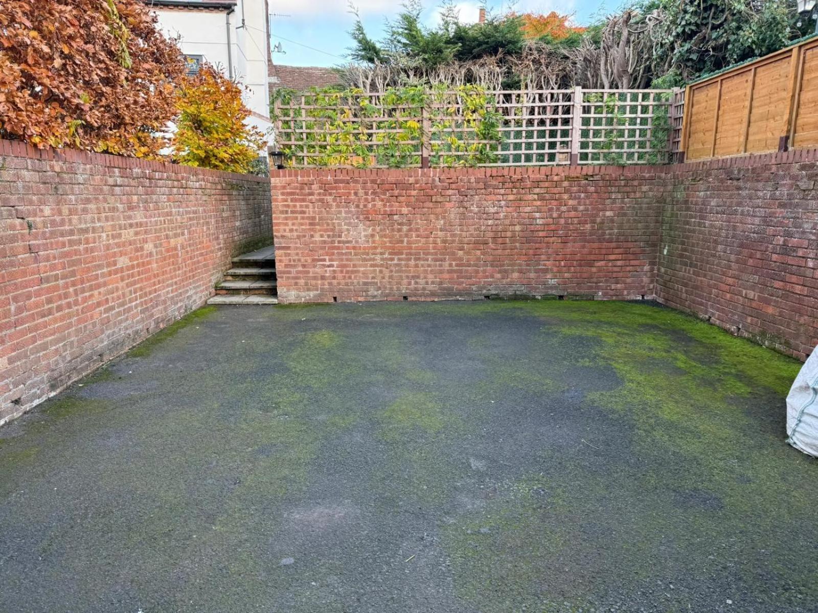 River - Free Private Gated Parking For 2 Cars - River Front Location Holiday home *