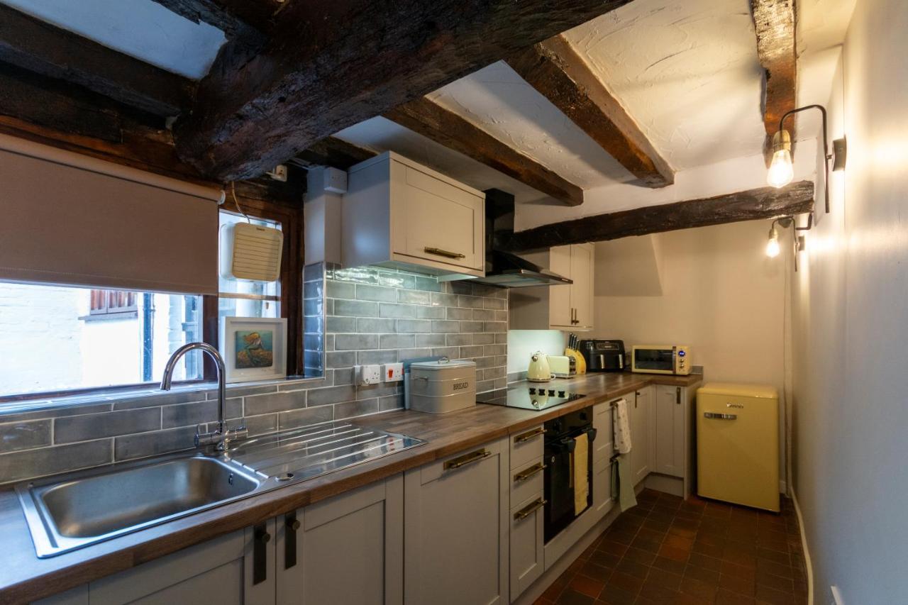 River - Free Private Gated Parking For 2 Cars - River Front Location Vakantiehuis Bewdley