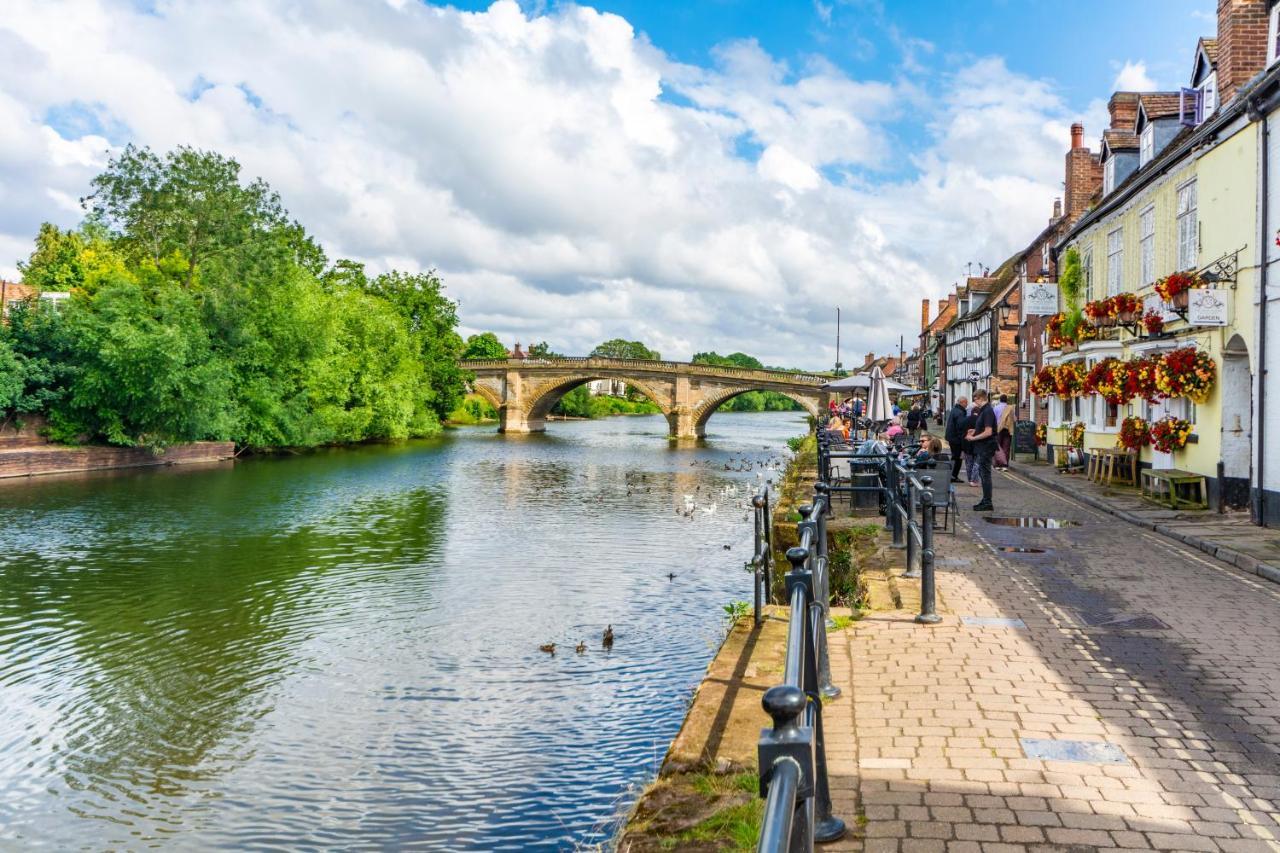 Vakantiehuis River - Free Private Gated Parking For 2 Cars - River Front Location Bewdley