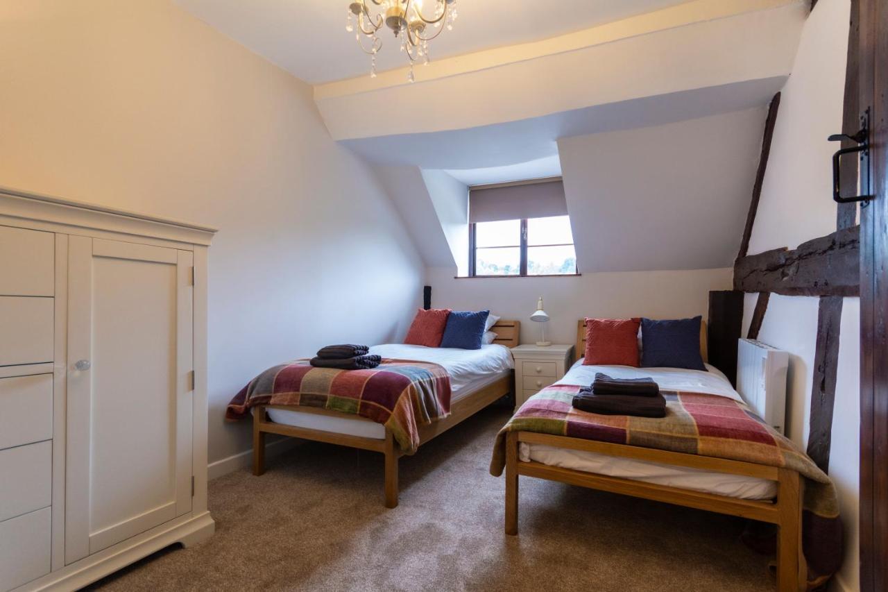 Vakantiehuis River - Free Private Gated Parking For 2 Cars - River Front Location Bewdley