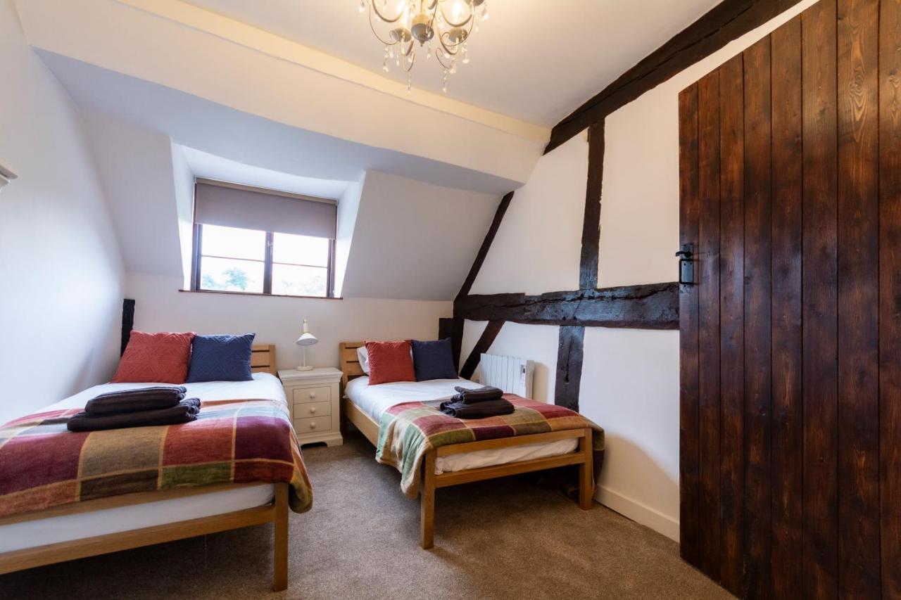 Vakantiehuis River - Free Private Gated Parking For 2 Cars - River Front Location *