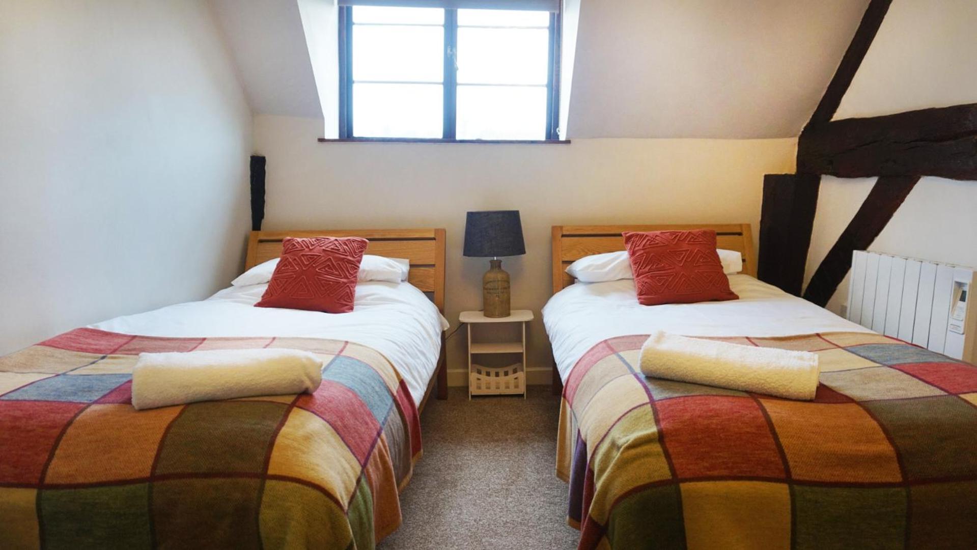 Vakantiehuis River - Free Private Gated Parking For 2 Cars - River Front Location Bewdley