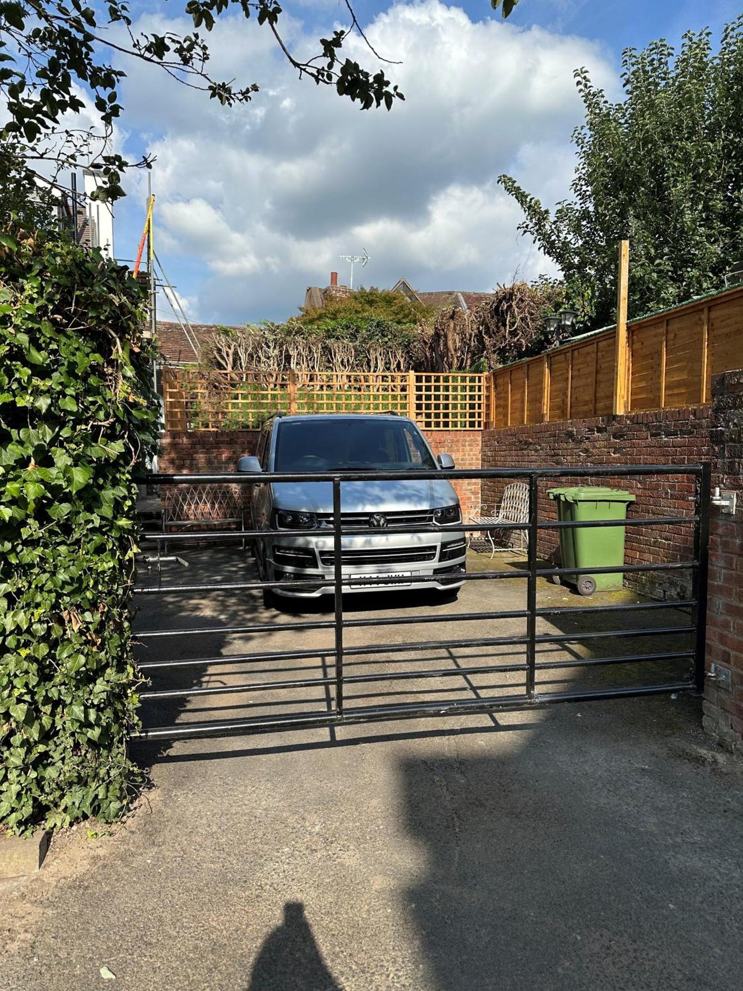 Vakantiehuis River - Free Private Gated Parking For 2 Cars - River Front Location Bewdley